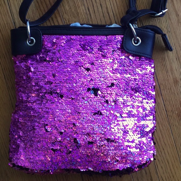 Reverse sequined crossbody by Claire’s - Picture 5 of 8